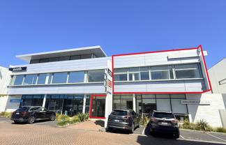 Well-presented Albany office with garage storage