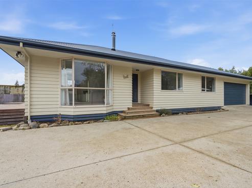 30 Feary Crescent, Takaka