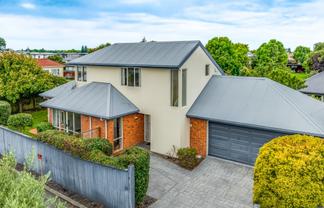 4 Rosefield Lane, NORTHCOTE