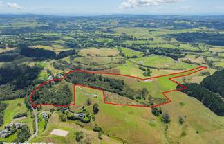 90 Valley Road, Waitoki