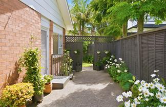 2/154 East Coast Road, Forrest Hill