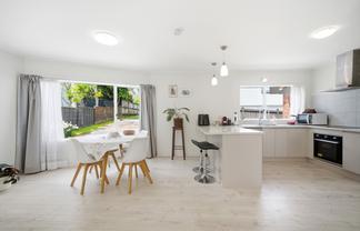 2/154 East Coast Road, Forrest Hill