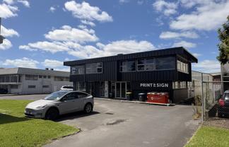 Affordable warehouse and office 486sqm