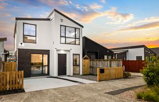 9 Street Herekino, Westgate