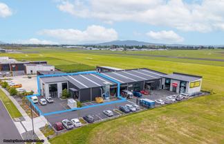 Modern office/showroom and warehouse tenancy 