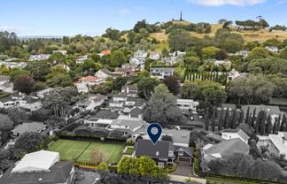 16 Golf Road, Epsom