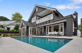 16 Golf Road, Epsom