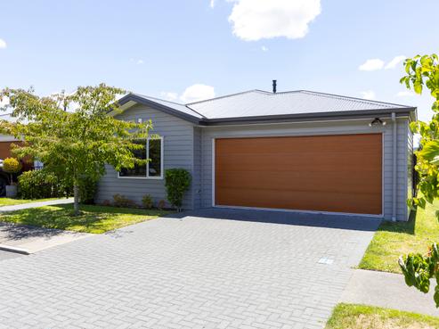 25 Chateau Crescent, Rangatira Park