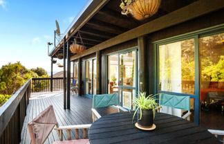 3A Whiorau Grove, Lowry Bay, Eastbourne