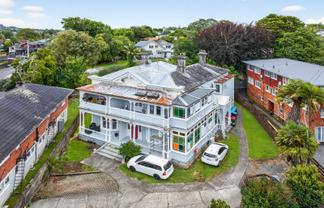 30 Owens Road, Epsom