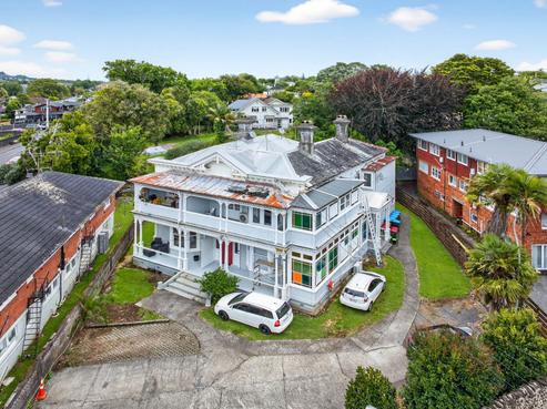30 Owens Road, Epsom