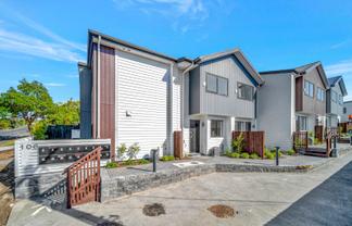 1/106 Triangle Road, Massey