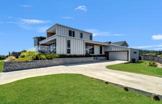 8 Piripai Rise, Coastlands
