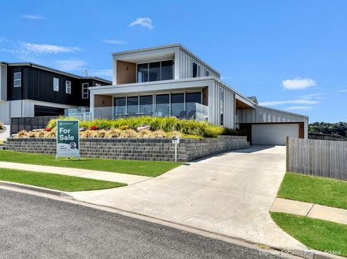 8 Piripai Rise, Coastlands