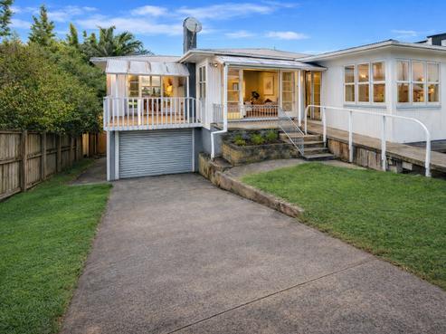 16 Sylvan Crescent, Te Atatu South