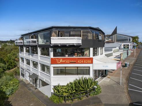 747B Whangaparaoa Road, Manly