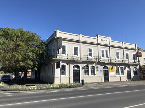 63 High Street North, Carterton