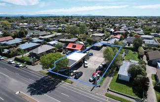 Unbeatable Exposure on Yaldhurst Road!