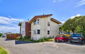 2/3 Bouverie Street, Petone