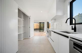  8D  Clutha Crescent, Clover Park
