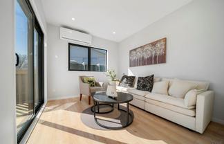  8D  Clutha Crescent, Clover Park