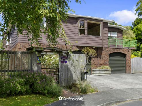 2 Lady Bell Grove, Lowry Bay