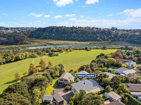 15 Taioma Crescent, Te Atatu Peninsula