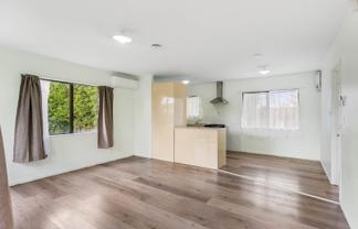 2/32 Maplesden Drive, Clendon Park
