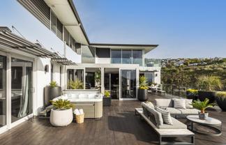 15 Omeo Crescent, Redcliffs