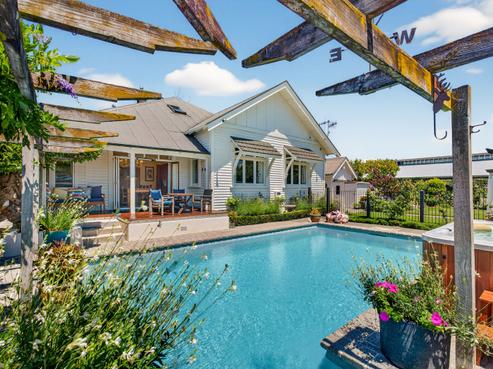 503 King Street South, Hastings