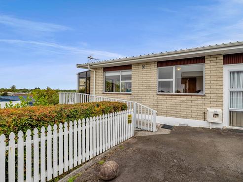 15B Mayfair Place, Westown