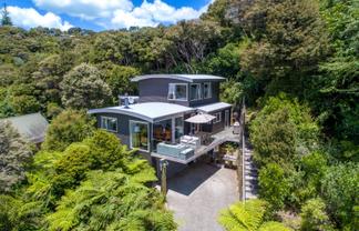 18 Victoria Road North, Onetangi