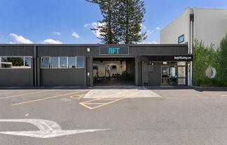 Available NOW!! Extra Carparks Negotiable