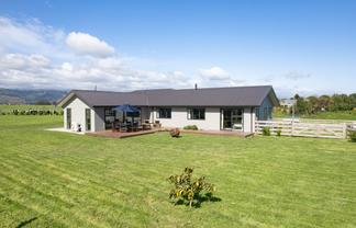 102 Kukutauaki Road, Levin