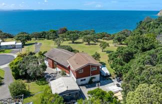 121 Pacific Parade, Army Bay