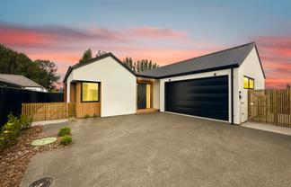 16 Elsie Lange Way, Casebrook