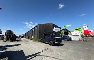 Large Yard with Functional Warehouse 