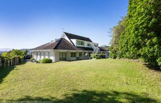 2/15 Upper Lewisville Terrace, Thorndon