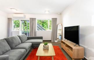 2/15 Upper Lewisville Terrace, Thorndon