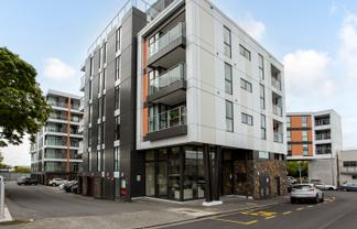 104/10 Lion Place, Epsom