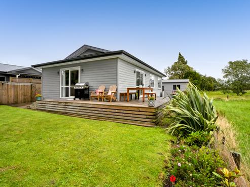 8 Manatu Lane, Inglewood