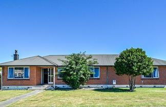 916 Lawrence Street, Akina