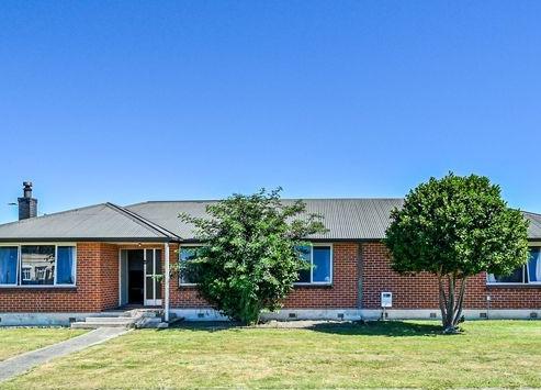 916 Lawrence Street, Akina