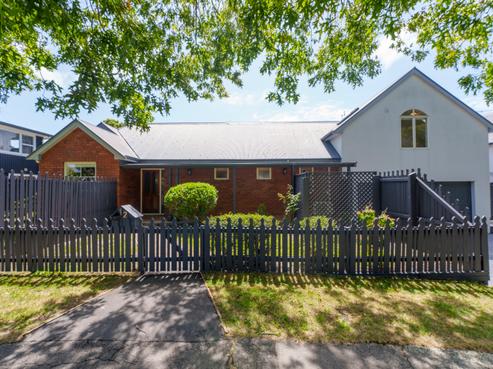 2 Delaware Crescent, Russley