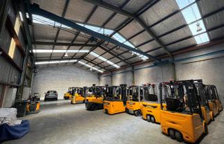 CBRE | Functional Heavy Industry Unit – with Container Drop