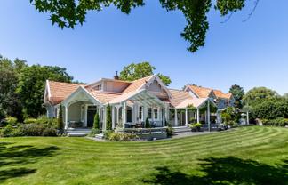 1420 Railway Road South, Hastings