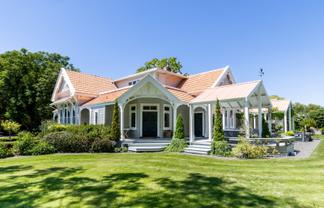 1420 Railway Road South, Hastings