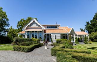1420 Railway Road South, Hastings