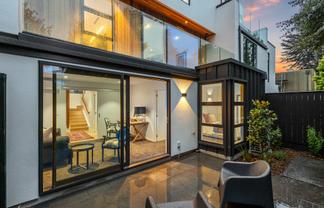 2/11 Carlton Mill Road, Merivale