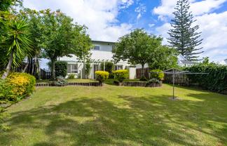 100 Charleston Avenue, Whangamata